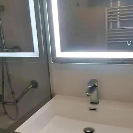 Accueillant A Juan 30 M² Piscine